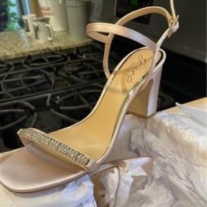 Badgley Mischka size 8 brand new, never worn jeweled 3inch heel